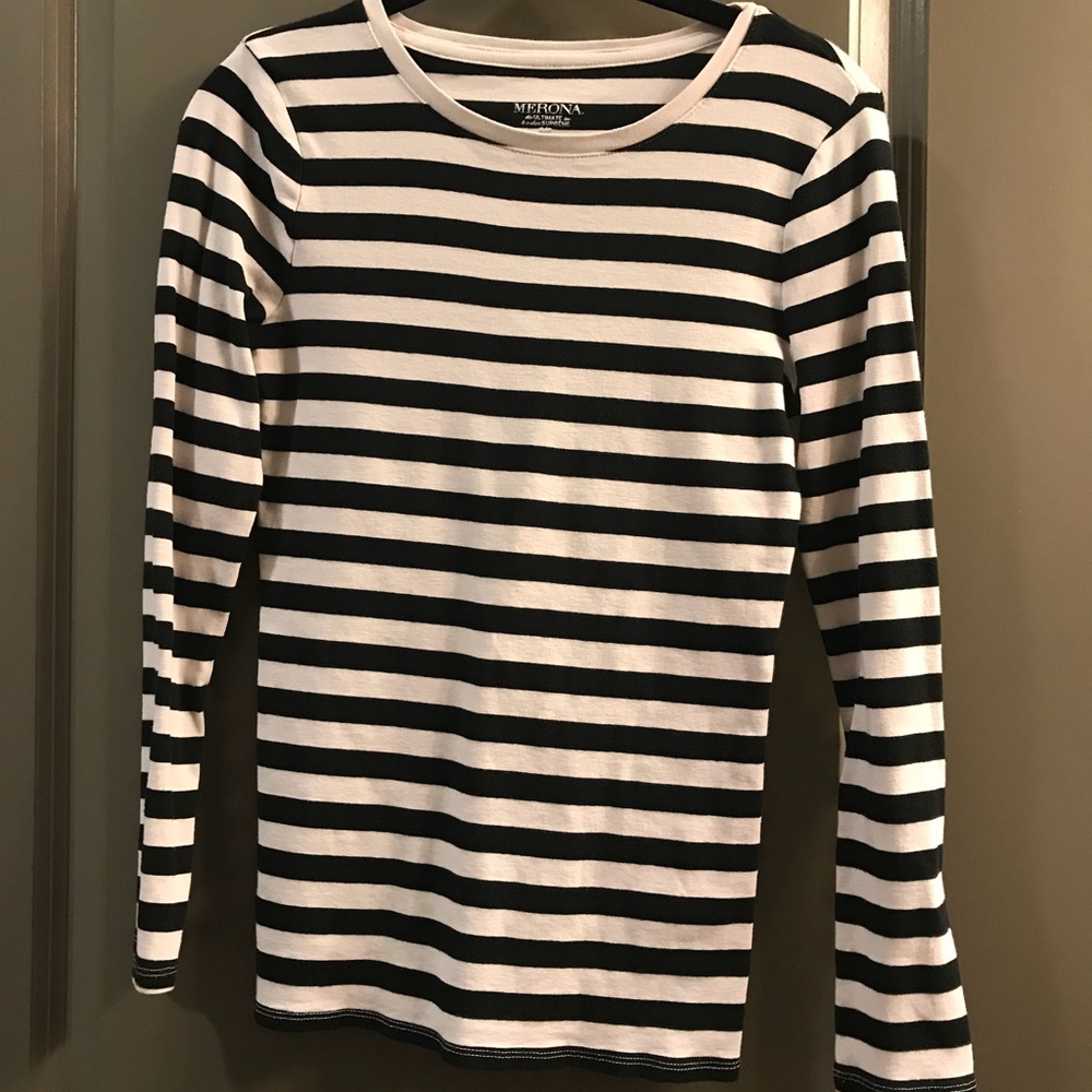 Black and white T-shirt